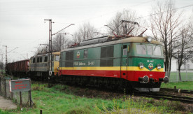Pociąg towarowy z węglem dla Elektrociepłowni "Żerań "prowadzony lokomotywami serii...